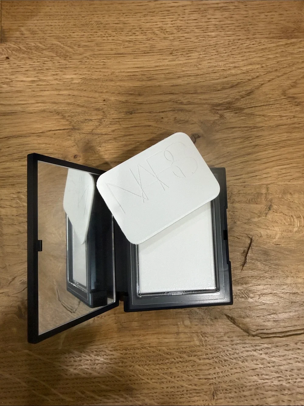 NARS TRANSLUCENT powder Black Compact with White Logo